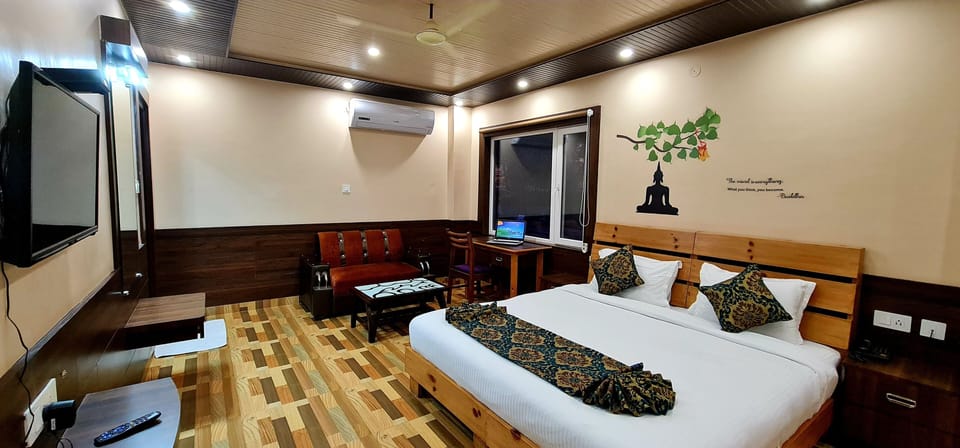 Premium Room, 1 King Bed, Mountain View | Memory foam beds, desk, laptop workspace, blackout drapes