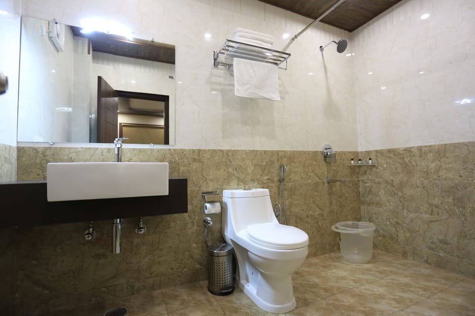 Premium Double or Twin Room, 1 King Bed, Valley View | Bathroom | Shower, rainfall showerhead, designer toiletries, hair dryer