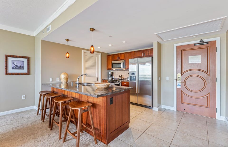 Prepare meals or refreshments in the full modern kitchen
                