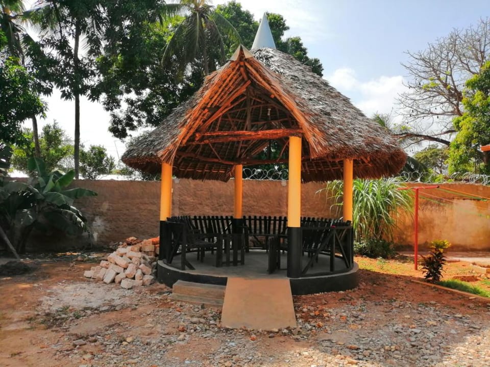 Diani Travelers Guest House Bed and Breakfast in Diani Beach
