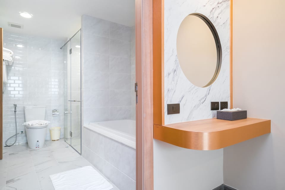 Suite, 2 Bedrooms | Bathroom | Free toiletries, hair dryer, bathrobes, slippers