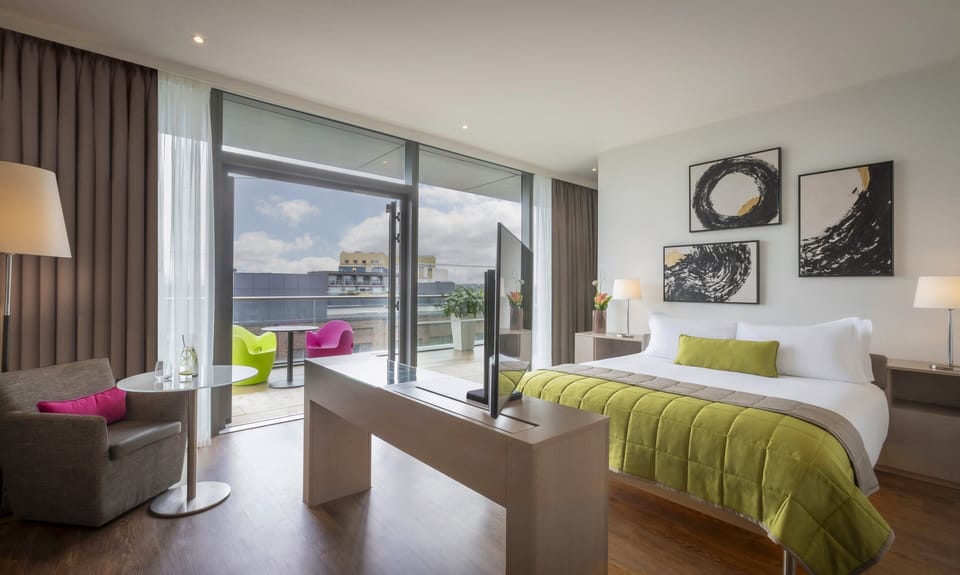 Executive Double Room, 1 King Bed | Property amenity