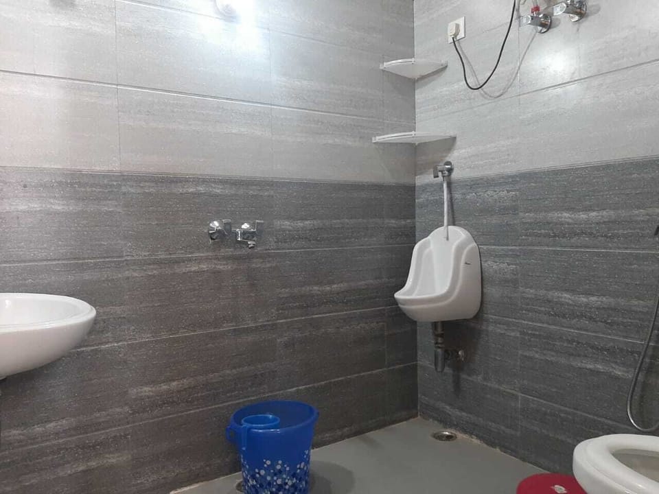 Platinum Room | Bathroom | Shower