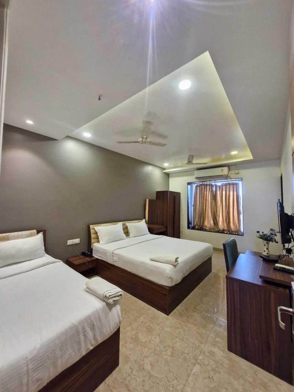 Executive Single Room | Premium bedding, desk, laptop workspace, blackout drapes