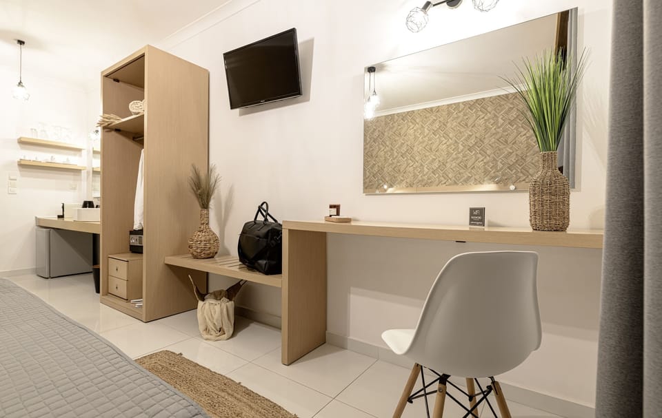 Studio, Pool View | In-room safe, blackout drapes, iron/ironing board, free WiFi