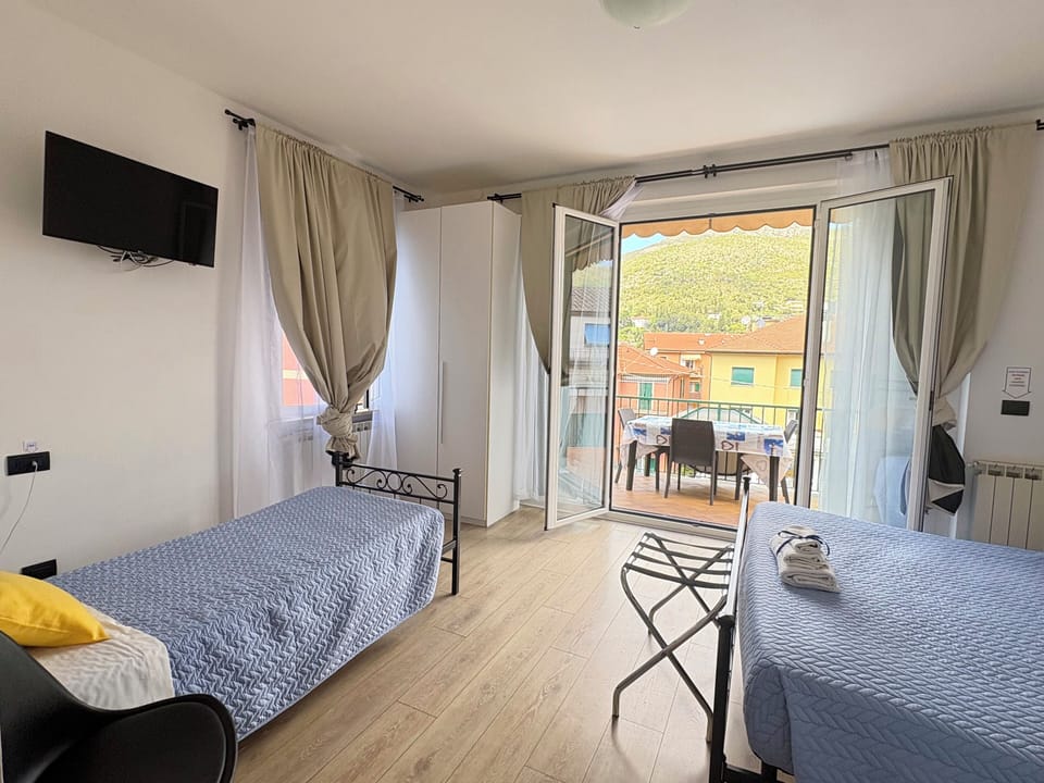 Triple Room, Balcony | In-room safe, desk, free WiFi, bed sheets