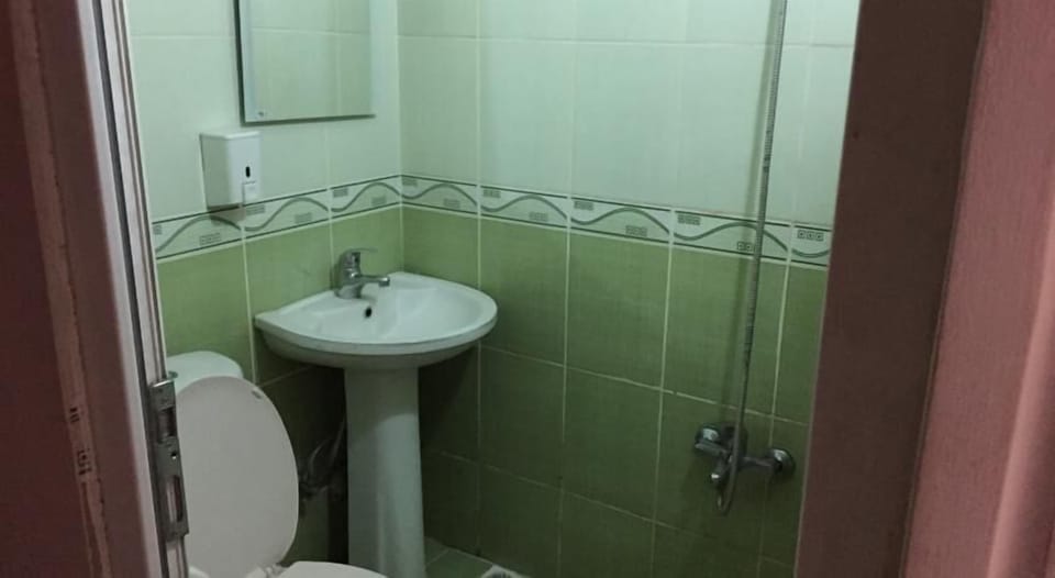 Double or Twin Room | Bathroom | Shower, free toiletries, hair dryer