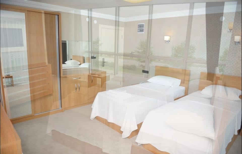 Standard Triple Room | Minibar, desk, free WiFi, bed sheets