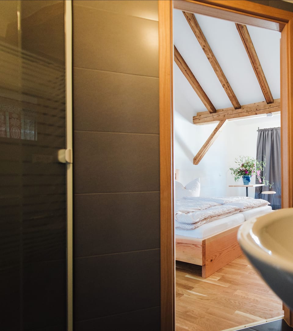 Exclusive Double Room, 1 King Bed, Balcony (with Extra bed) | Bathroom | Towels
