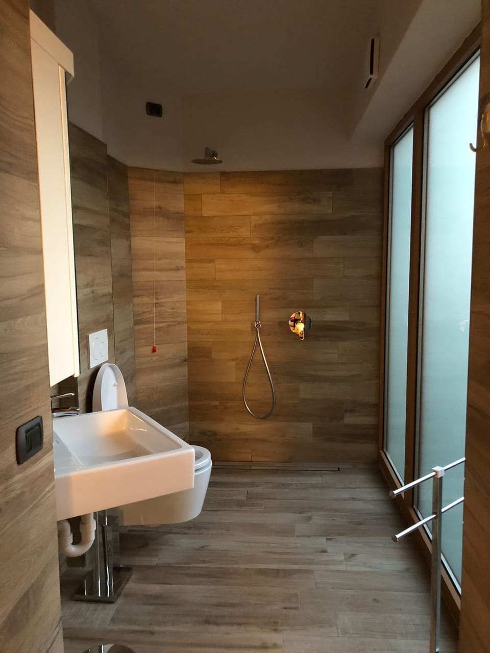 Family Quadruple Room, Courtyard View | Bathroom | Free toiletries, hair dryer, slippers, bidet