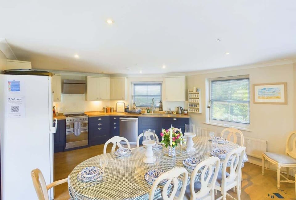 The dedicated dining area is perfect for family gatherings, comfortably seating six guests near the kitchen.