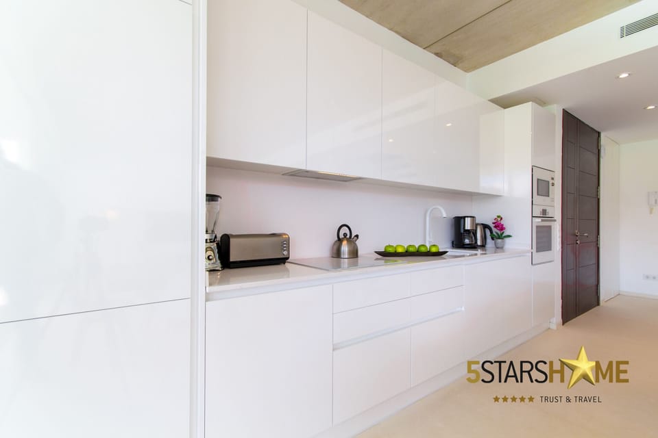 Fully equipped open kitchen