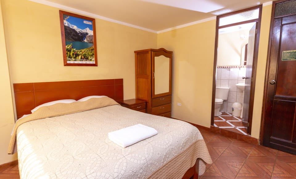 Laptop workspace, free WiFi, bed sheets