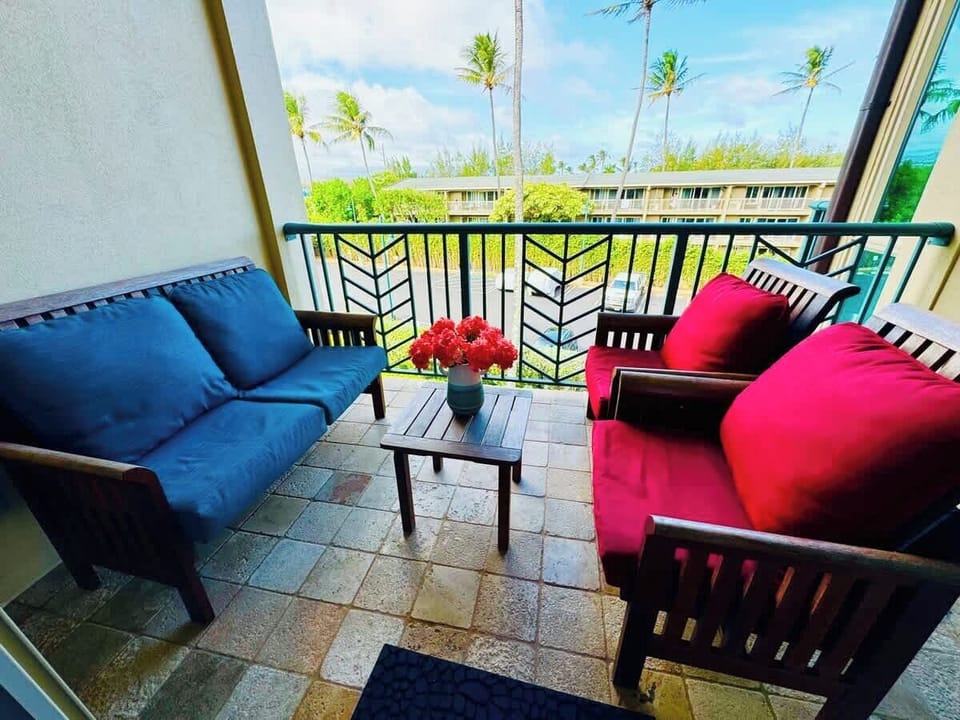 Lanai Seating