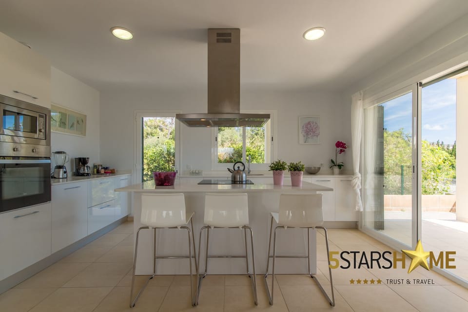 Fully equipped open kitchen