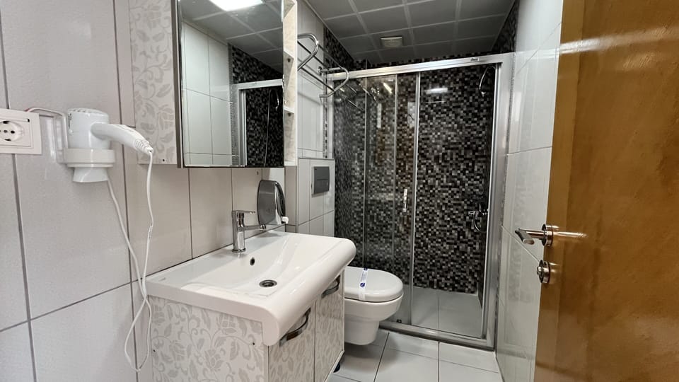 Shower, rainfall showerhead, free toiletries, hair dryer