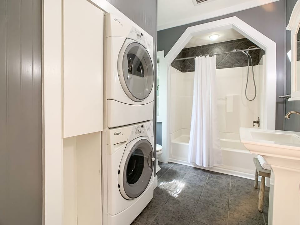 Cute, clean, and functional— this main level bathroom offers everything you need, including a tub/shower combo and a washer and dryer to make your stay feel like home.