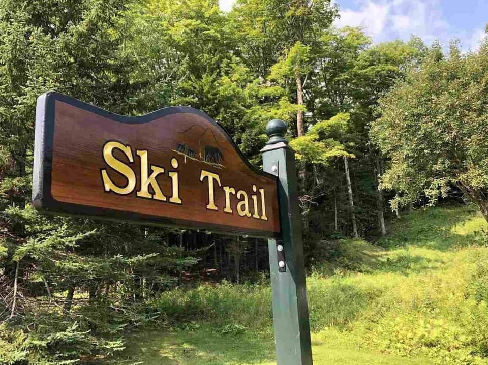 Ski-back trail from Mount Snow's Carinthia Resort (Fool's Gold Trail)