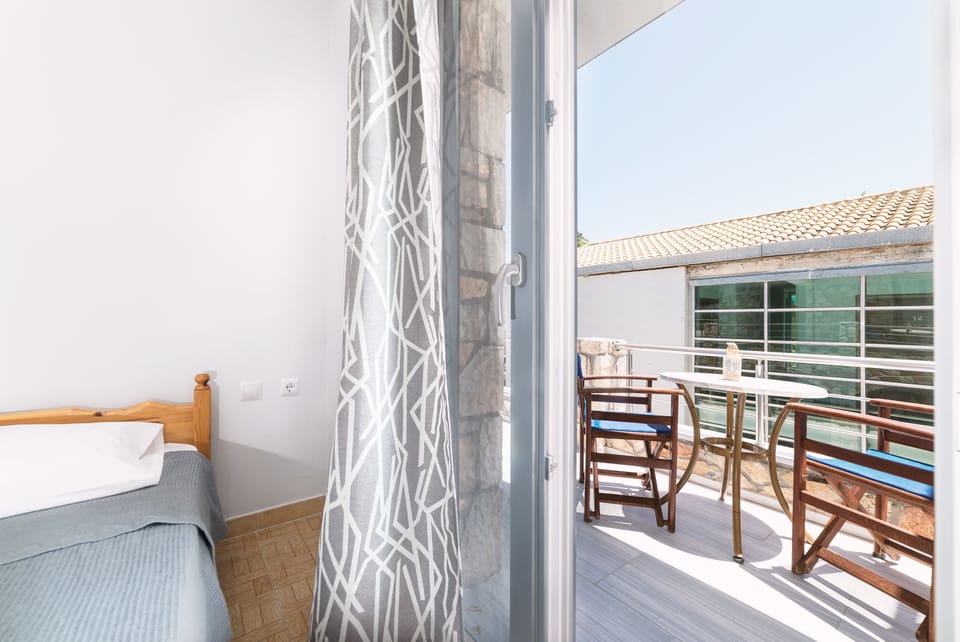 Comfort Twin Room | In-room safe, laptop workspace, iron/ironing board, free WiFi