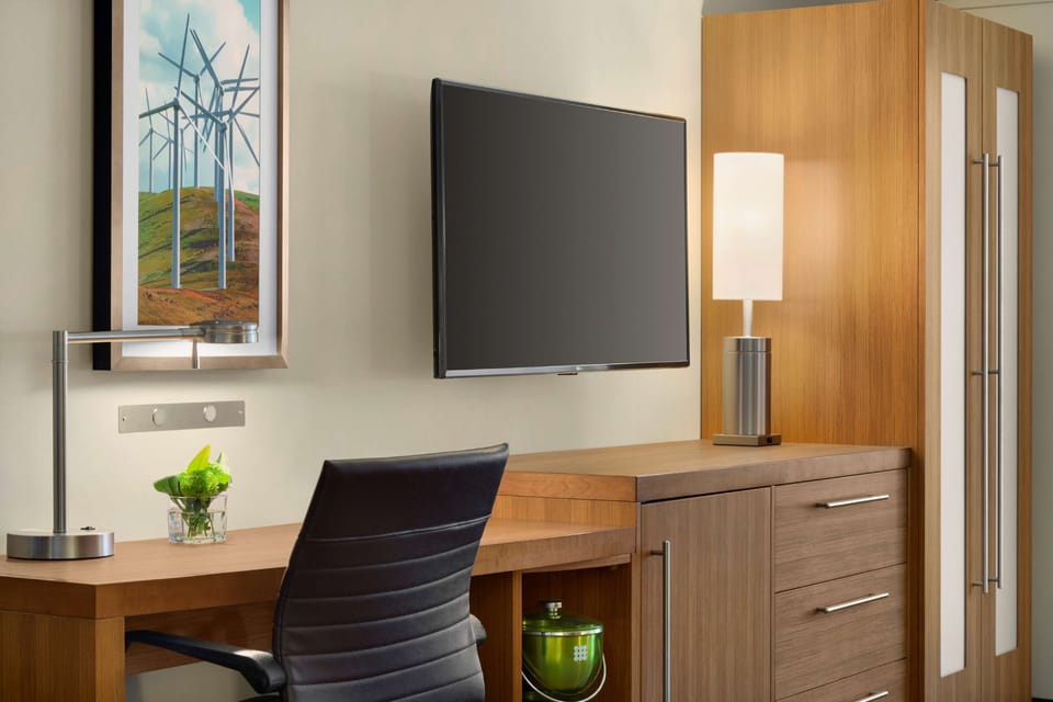 Pillowtop beds, in-room safe, desk, laptop workspace