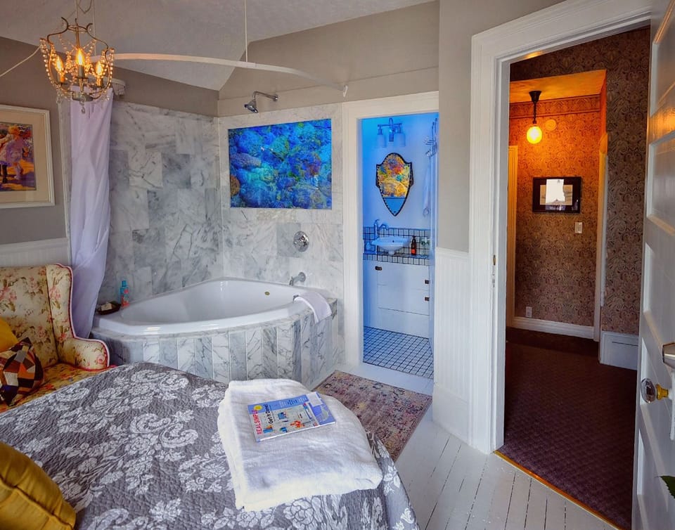 Taffy Art Room | 1 bedroom, Egyptian cotton sheets, premium bedding, pillowtop beds