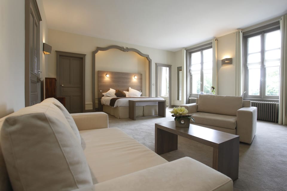 Junior Suite (Château) | Premium bedding, minibar, in-room safe, desk