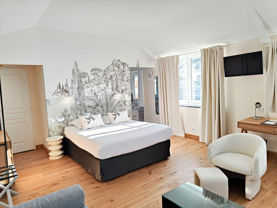 Superior Room, Annex Building | Premium bedding, minibar, in-room safe, desk