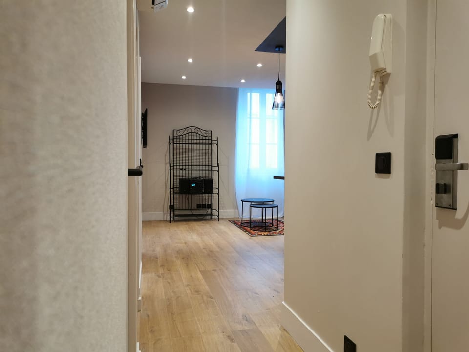 Apartment (41m2) - Nearby the Hotel | Living area | Flat-screen TV