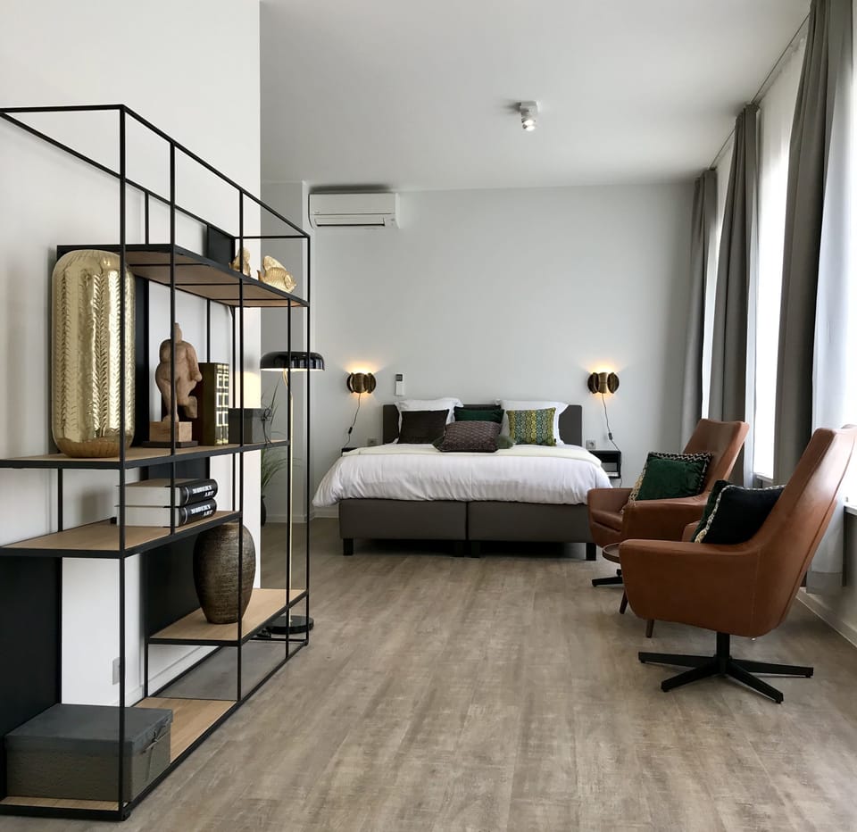 Deluxe Suite | Egyptian cotton sheets, premium bedding, desk, laptop workspace