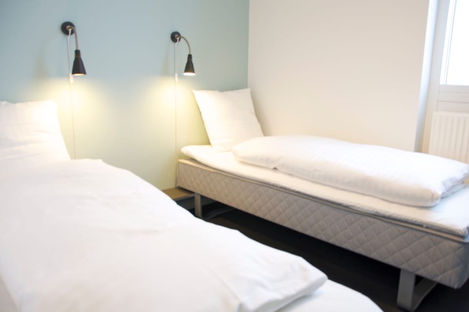 Double Room | Desk, free WiFi, bed sheets