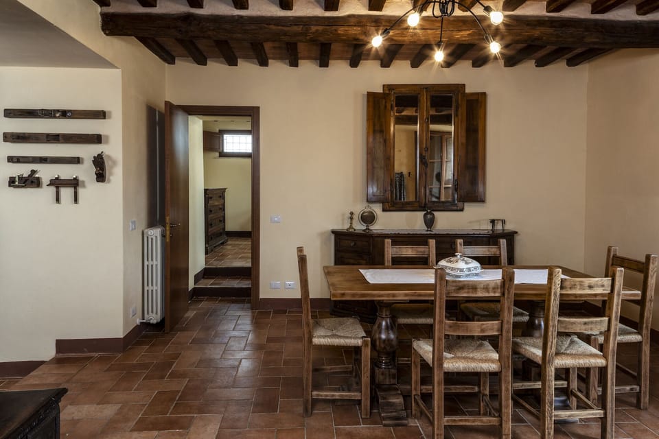 Dining room, table sits 6