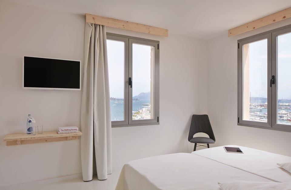 Standard Twin Room, Sea View | Minibar, in-room safe, iron/ironing board (on request), WiFi (free)