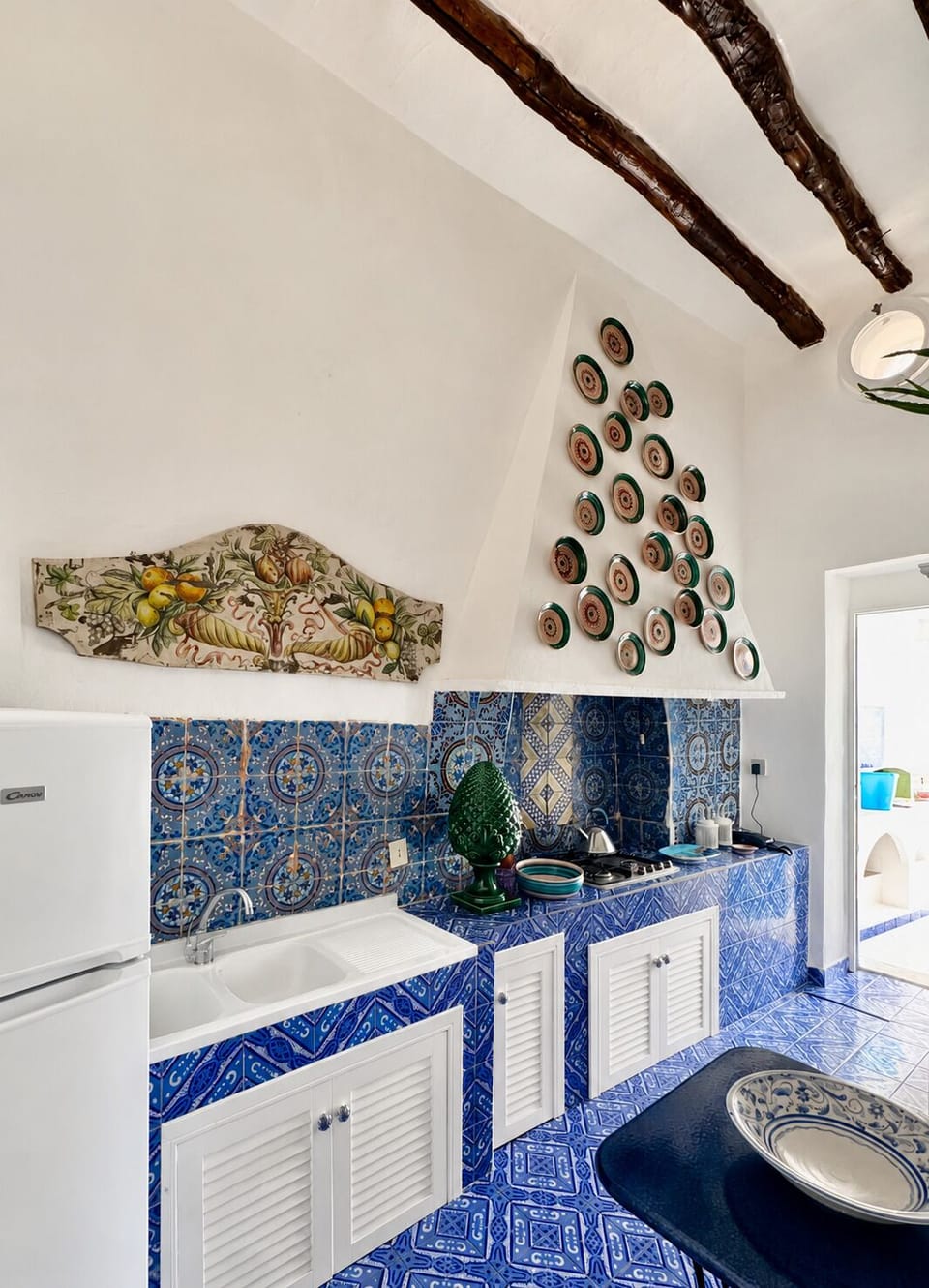 Deluxe Apartment, 2 Bedrooms, 2 Bathrooms, Sea View | Private kitchen | Full-size fridge, microwave, oven, stovetop