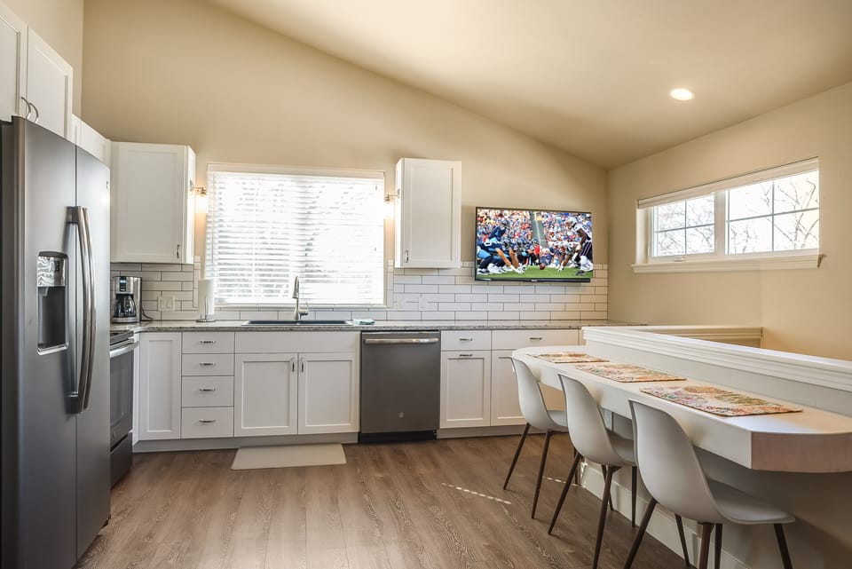 Kitchen/Dining Area