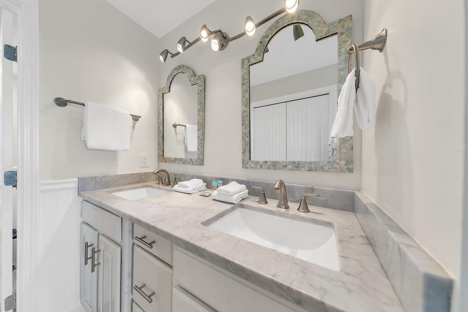 Ensuite Primary Bathroom