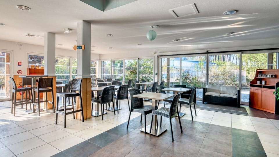 Hungry? Enjoy a delicious snack at the on-site restaurant.