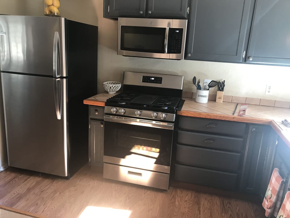 Kitchen w/new appliances