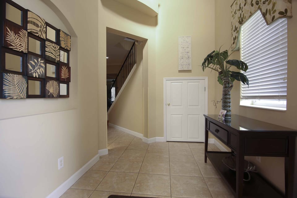 Foyer as you enter