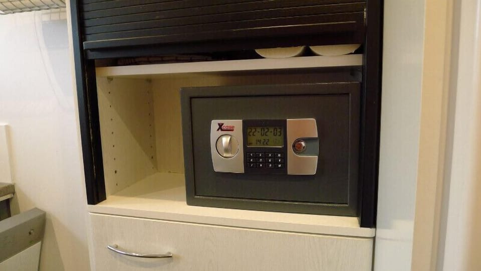 Comfort Apartment, Balcony, Mountain View | Private kitchen | Fridge, microwave, oven, stovetop