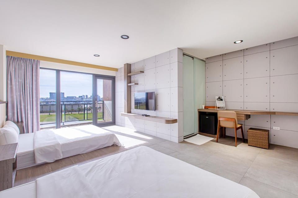 Panoramic Quadruple Room | Desk, blackout drapes, soundproofing, free WiFi