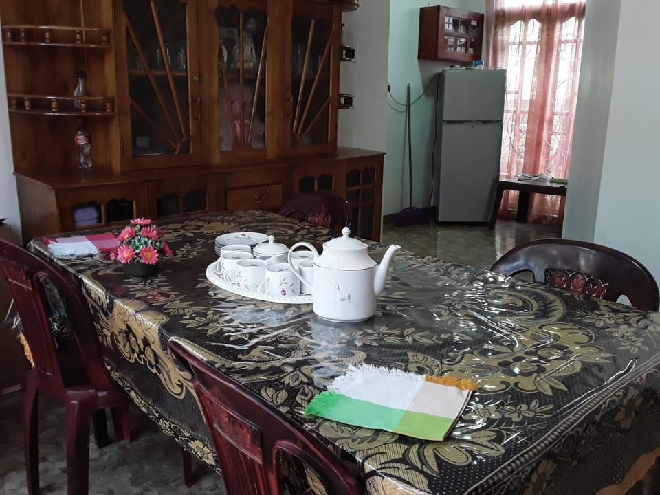 Fridge, dishwasher, coffee/tea maker, electric kettle