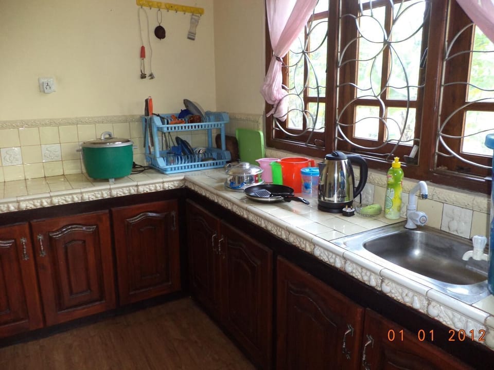 Fridge, dishwasher, coffee/tea maker, electric kettle