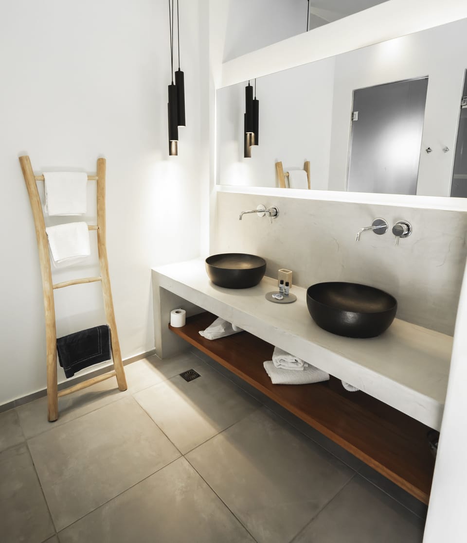 Design Suite, City View | Bathroom | Shower, rainfall showerhead, designer toiletries, hair dryer