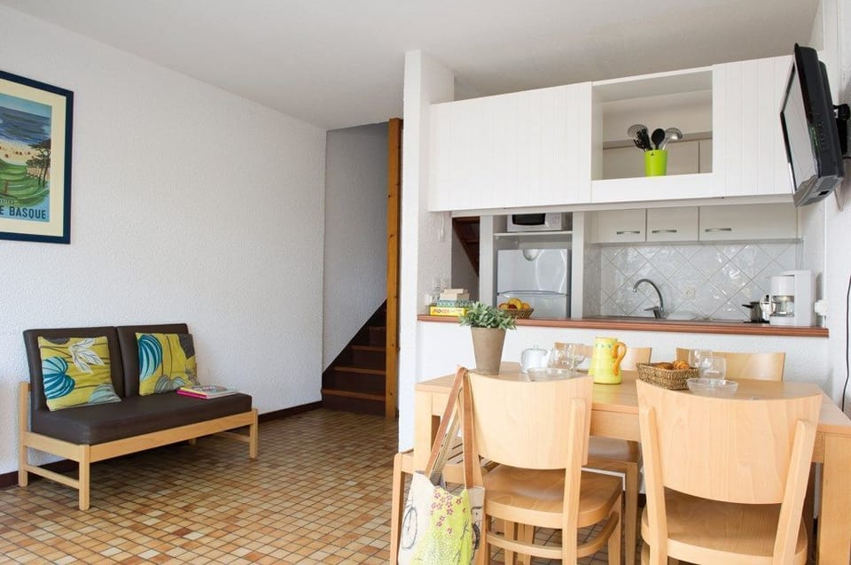 Make a quick meal in the kitchenette.