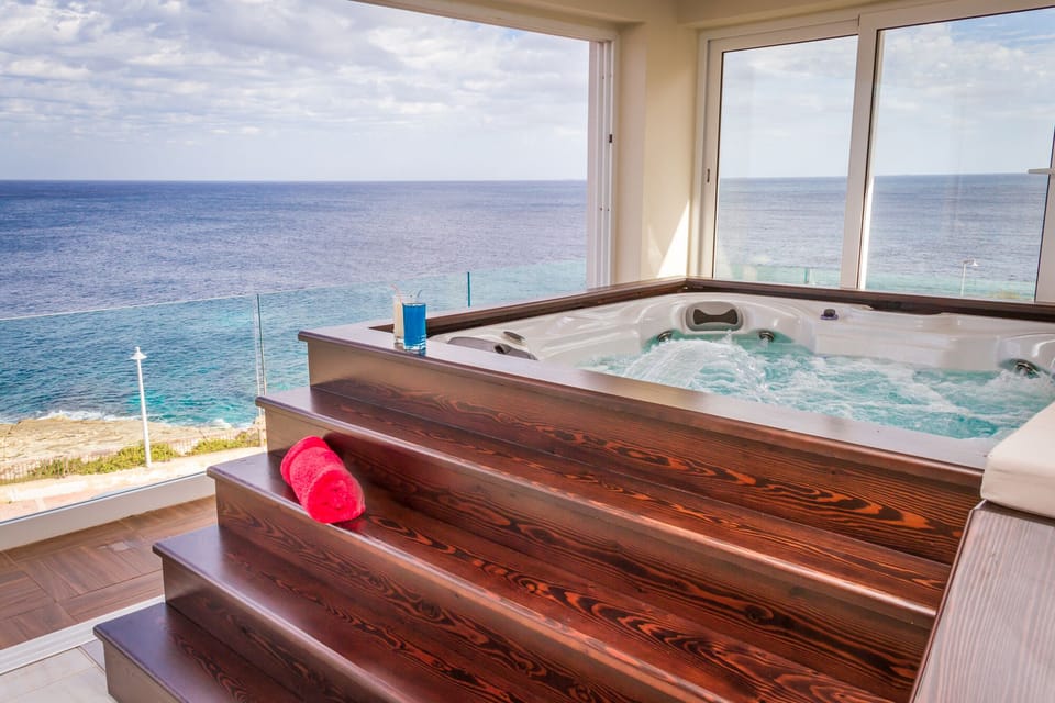 Indoor spa tub