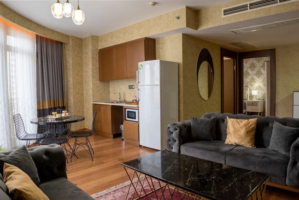 Family House | In-room safe, individually decorated, individually furnished, desk