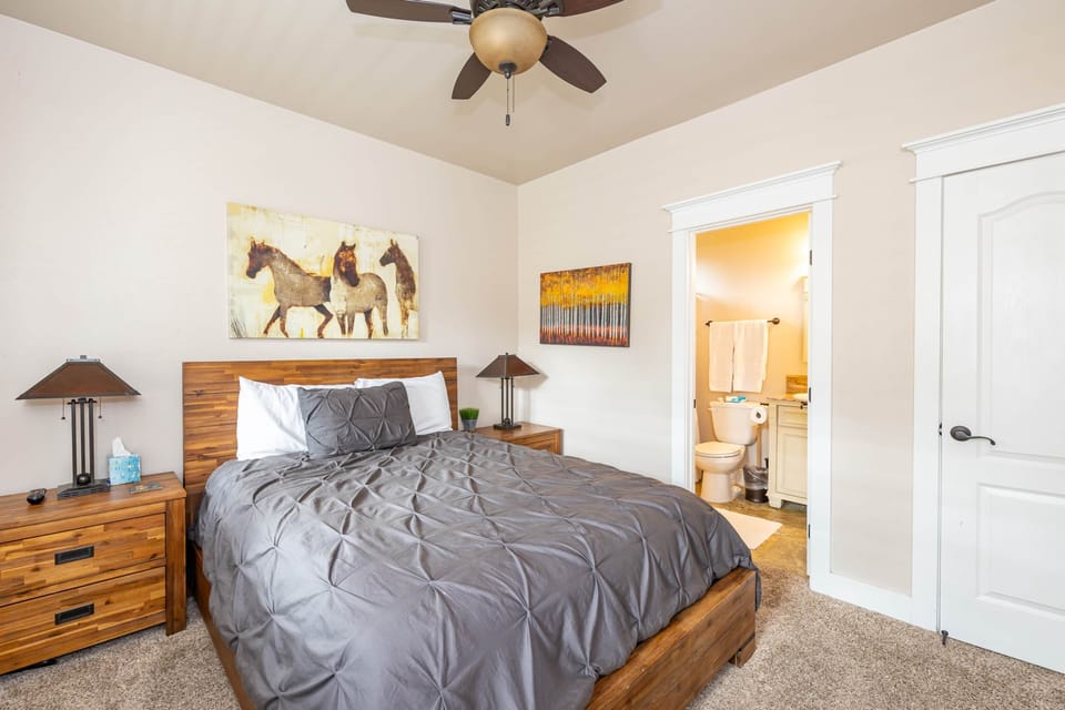 Bedroom #2 - Queen Bed - Ensuite Bath - TV - Downstairs (1)