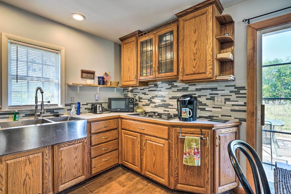 Kitchenette | Toaster Oven | Coffee Maker