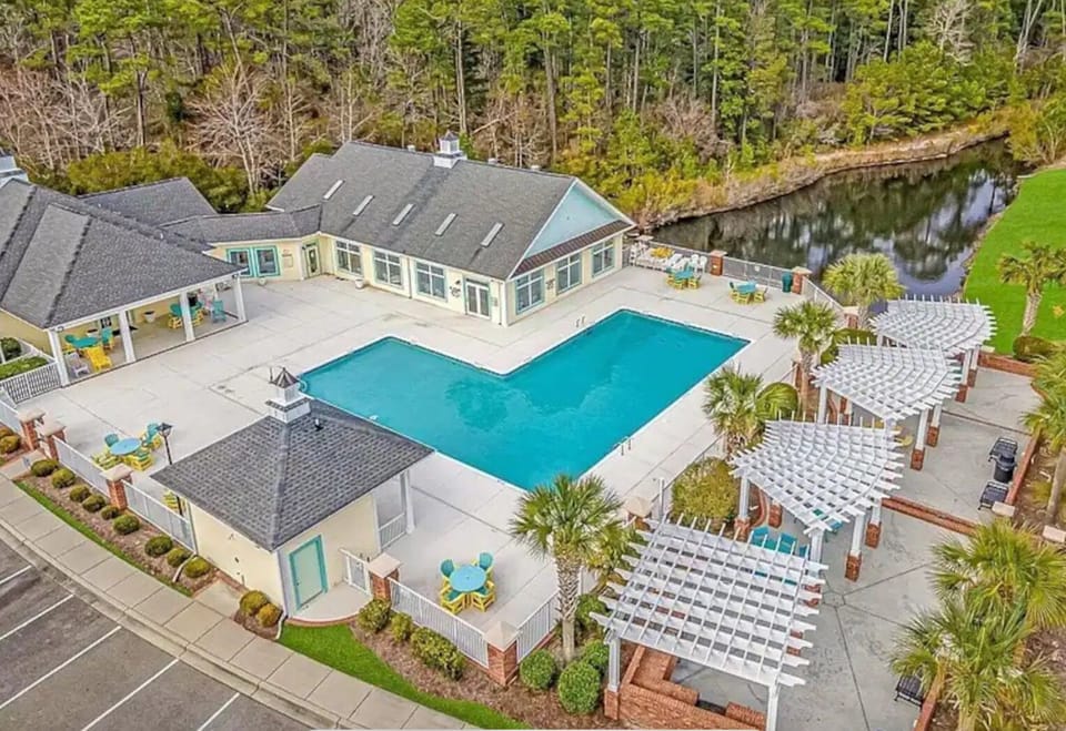 Beautiful, Tupelo Resort with Incredible Amenities!! Only 1 mile from the beach!