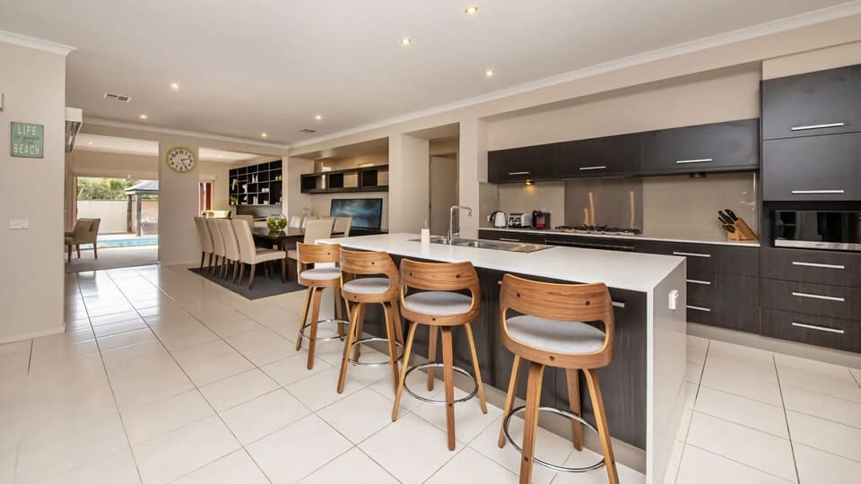 Sorrento Serenity Open Plan Kitchen 